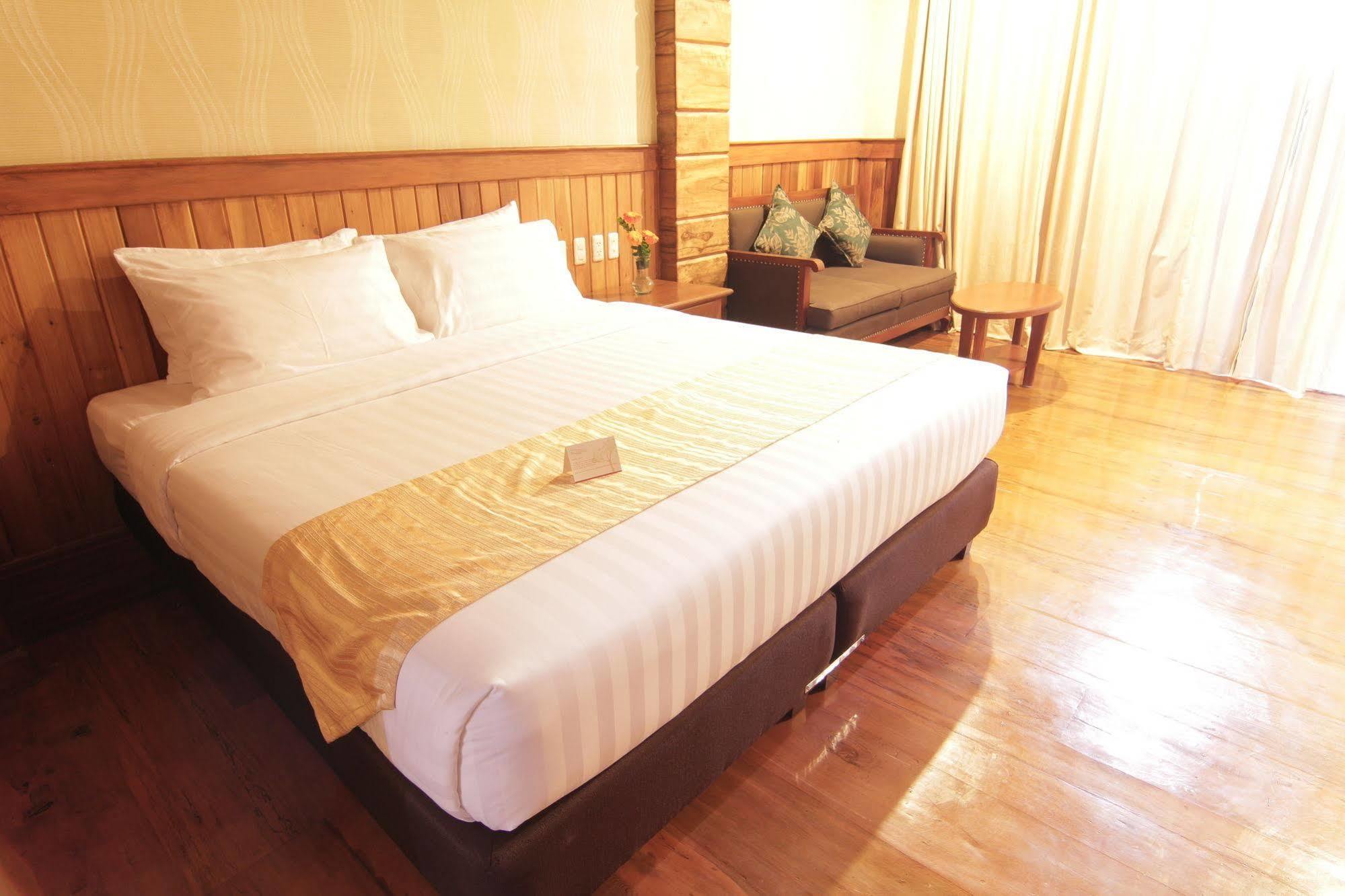 Alta D' Tagaytay Hotel Тагайтай Экстерьер фото